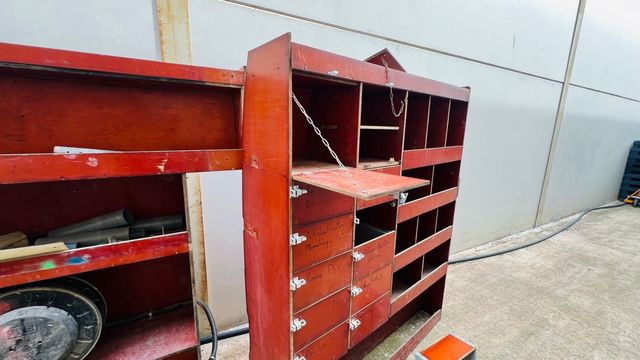 Muebles de Almacenamiento Metálicos y Madera