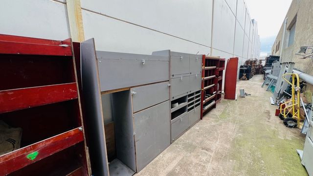 Muebles de Almacenamiento Metálicos y Madera