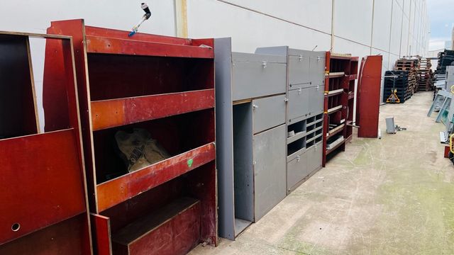 Muebles de Almacenamiento Metálicos y Madera