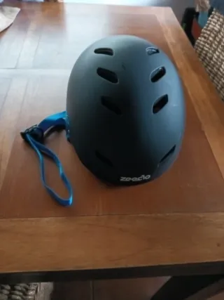 Casco monopatín Zeedo negro