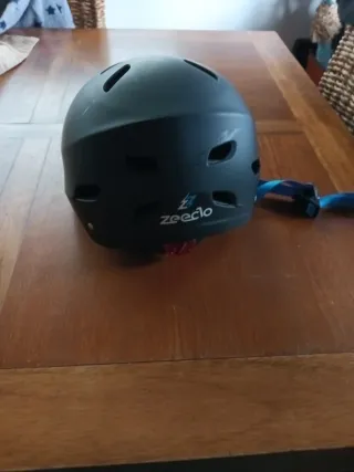 Casco monopatín Zeedo negro