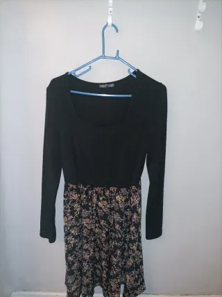 Vestido negro floral manga larga