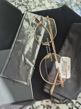 Montura de gafas doradas