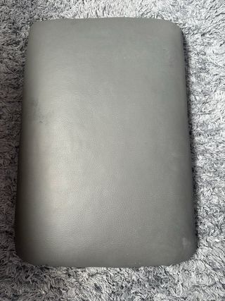 Baúl de mimbre y polipiel gris