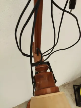 Lámpara de pie madera doble pantalla