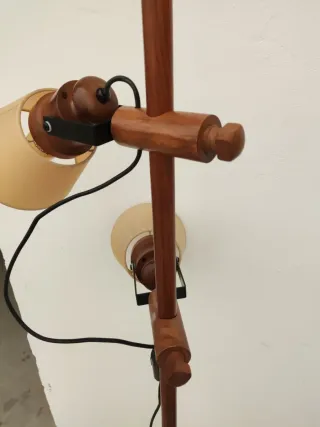 Lámpara de pie madera doble pantalla