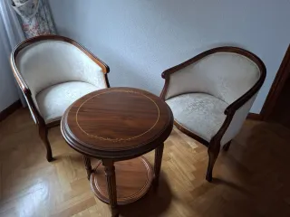 Conjunto mesa y 2 sillas bajas