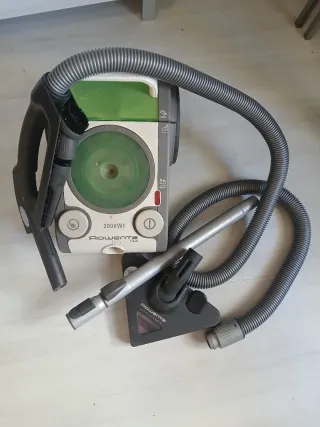 Aspiradora Rowenta 2000W con Accesorios