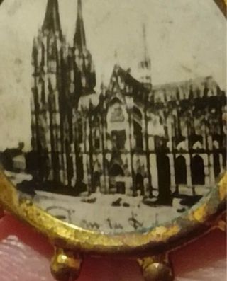 Broche antiguo colgante con imagen firmada