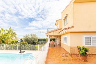 Chalet en venta en Los Monasterios-Alfinach en Puçol