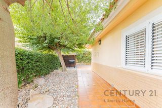 Chalet en venta en Los Monasterios-Alfinach en Puçol