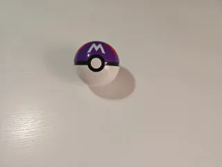 Bola Pokémon con muñeco