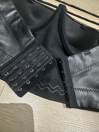 Corpiño polipiel negro