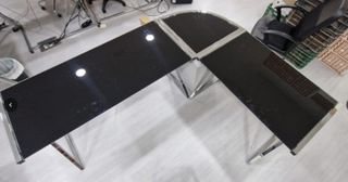 Escritorio cristal negro patas metal Z