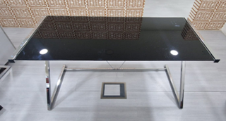 Escritorio cristal negro patas metal Z