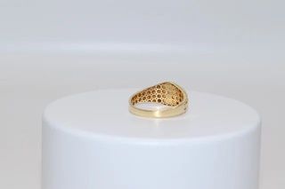 SELLO PEQUEÑO MEDUSA Y ONIX. Oro 18k.