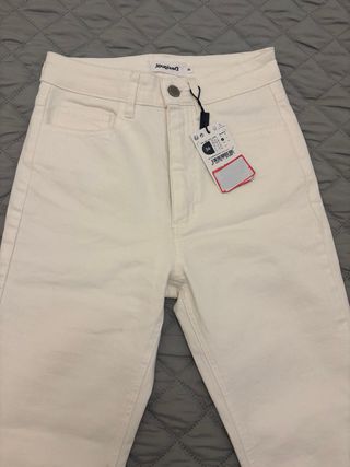 Pantalón vaquero Desigual blanco talla 36