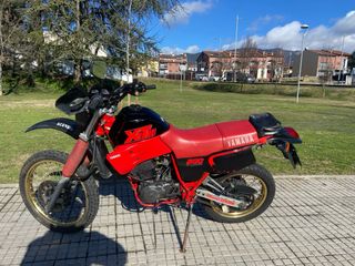 Yamaha XT 600 Enduro Roja y Negra