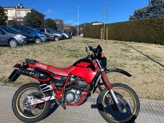 Yamaha XT 600 Enduro Roja y Negra