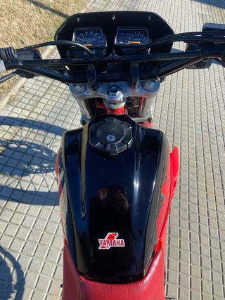 Yamaha XT 600 Enduro Roja y Negra