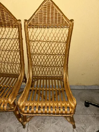 Sillas. Juntas o por separado. 25€ cada una.