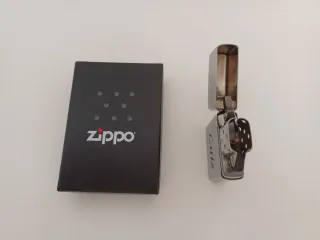 Zippo grabado con nombre 'Luis'
