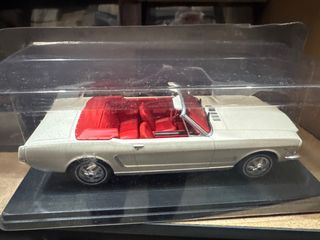 Ford Mustang Cabriolet 1/24