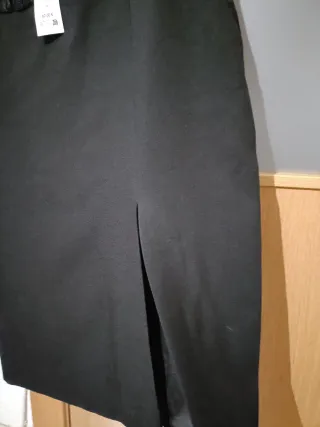 Falda tubo negra con encaje