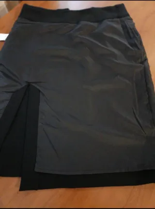 Falda tubo negra con encaje