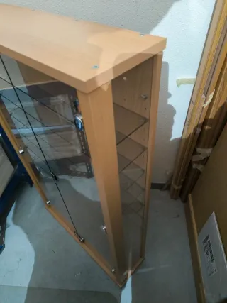 Vitrina expositora Lidl madera y cristal