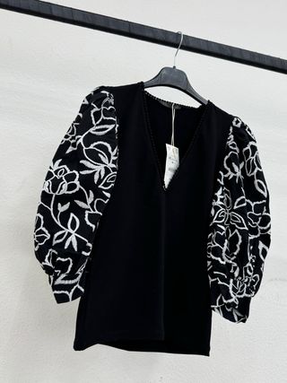 Zara Maglia Donna M Nera Maniche Floreali