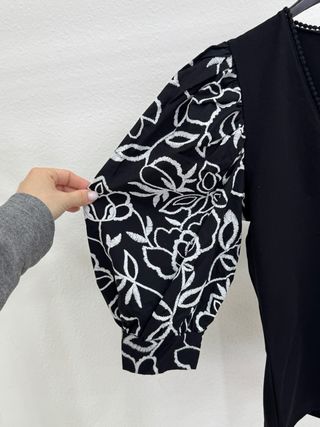 Zara Maglia Donna M Nera Maniche Floreali