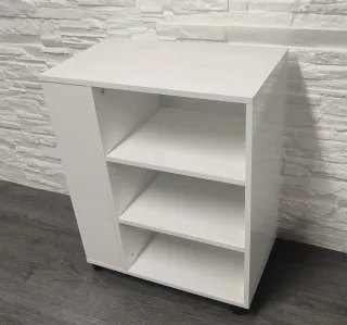 Mueble auxiliar blanco con ruedas