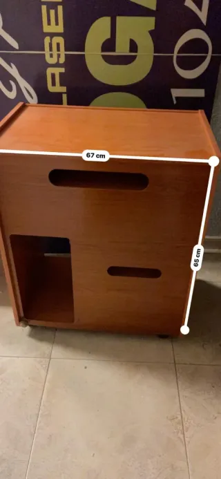 Escritorio de madera con cajón