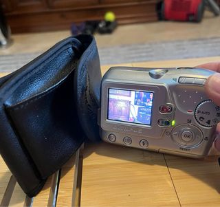 Cámara Olympus Digital Plata + Accesorios