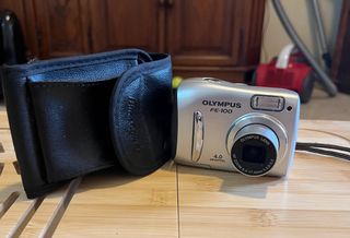 Cámara Olympus Digital Plata + Accesorios