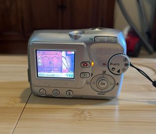 Cámara Olympus Digital Plata + Accesorios