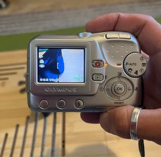 Cámara Olympus Digital Plata + Accesorios