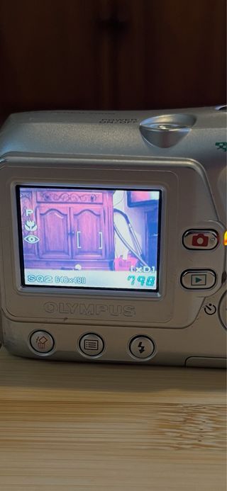 Cámara Olympus Digital Plata + Accesorios