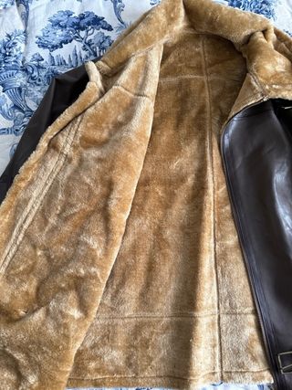 Chaqueta cuero vegano, con forro tipo borrego.