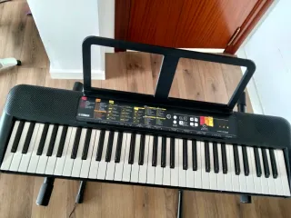 Teclado Yamaha PSR-F52