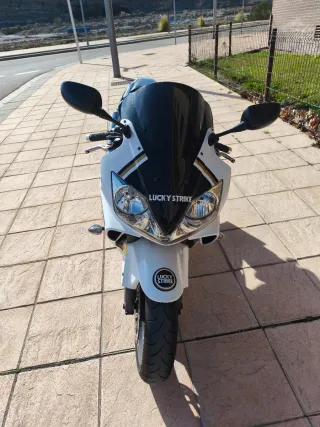 Honda CBR 600 F Sport Blanca y negra