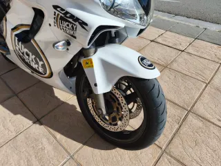Honda CBR 600 F Sport Blanca y negra