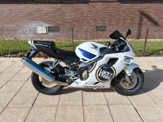 Honda CBR 600 F Sport Blanca y negra
