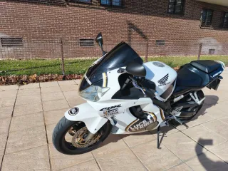 Honda CBR 600 F Sport Blanca y negra