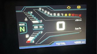 QJMotor SRK125R Negra/Roja 2024