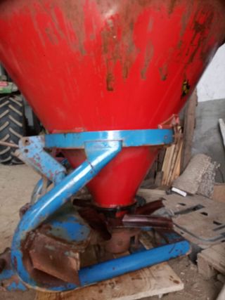 Abonadora Aguirre 450kg