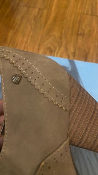 Botín mujer marrón con cordones y flecos