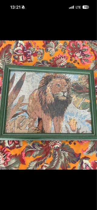 Cuadro bordado de león