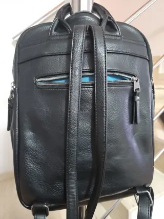 Mochila Lois Jeans negra de cuero con bordados